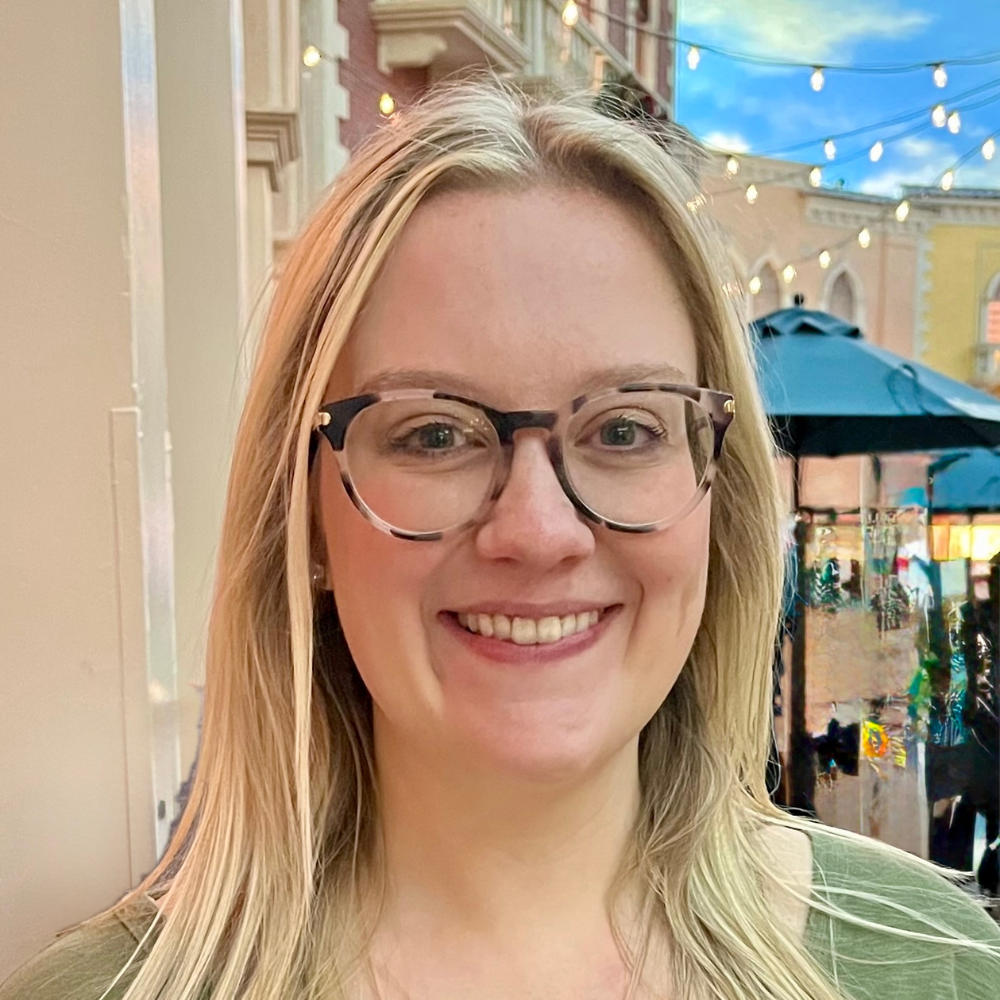 Kacey Turner, Jefa de: Boletines informativos y comunicación con los padres, Escuela Primaria Witch Hazel